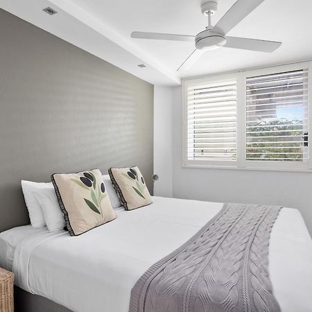 Fairshore 12: Absolute Beachfront, Direct Beach & Pool Access Noosa Heads Esterno foto