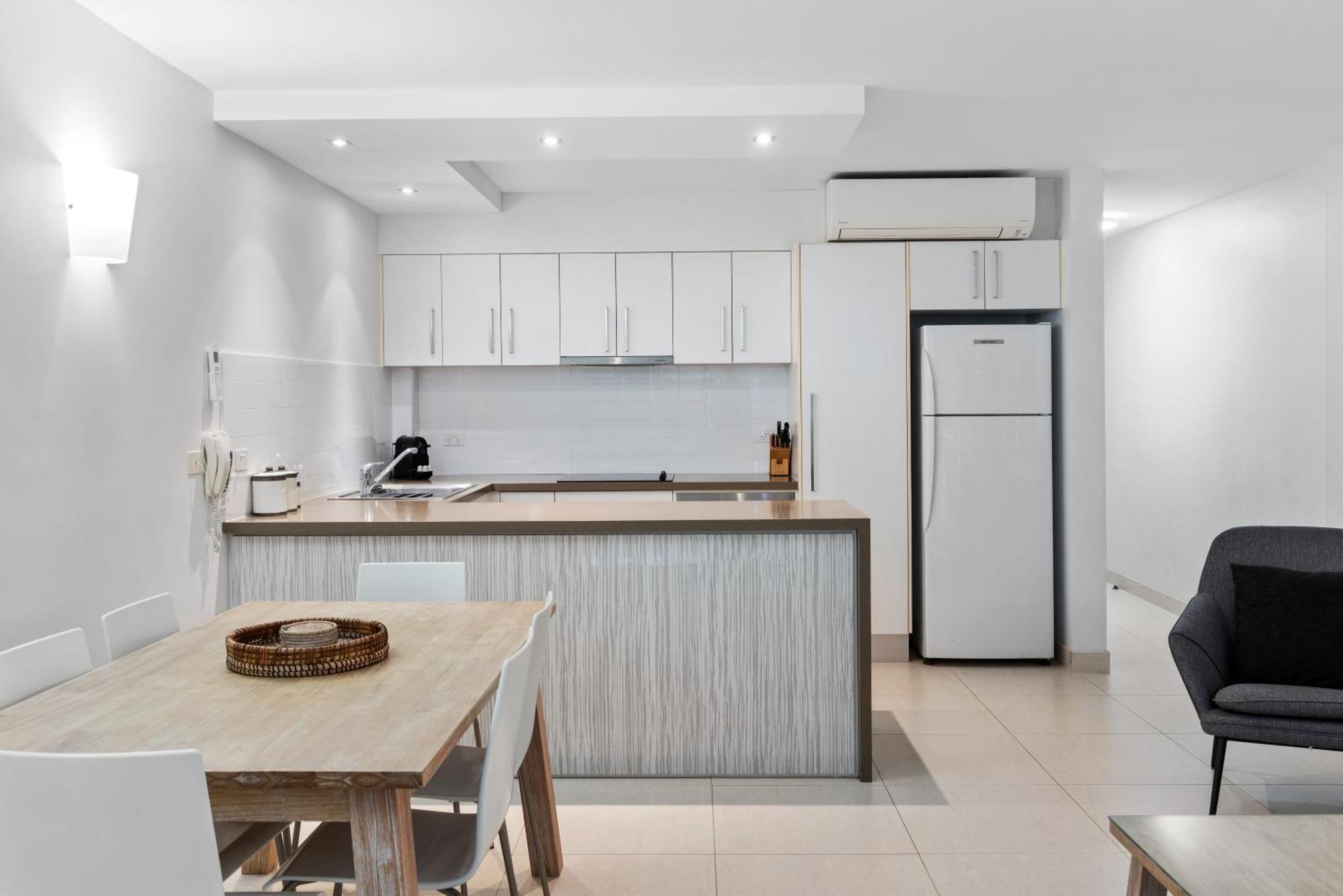 Fairshore 12: Absolute Beachfront, Direct Beach & Pool Access Noosa Heads Esterno foto