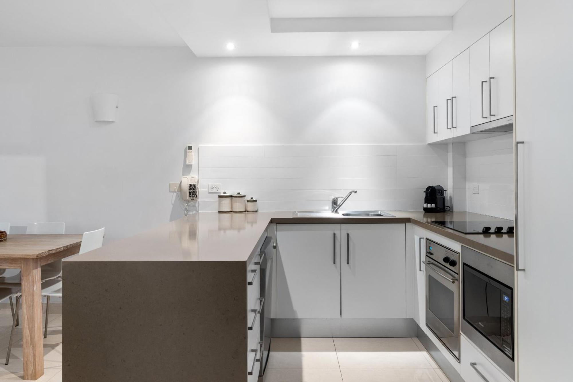 Fairshore 12: Absolute Beachfront, Direct Beach & Pool Access Noosa Heads Esterno foto