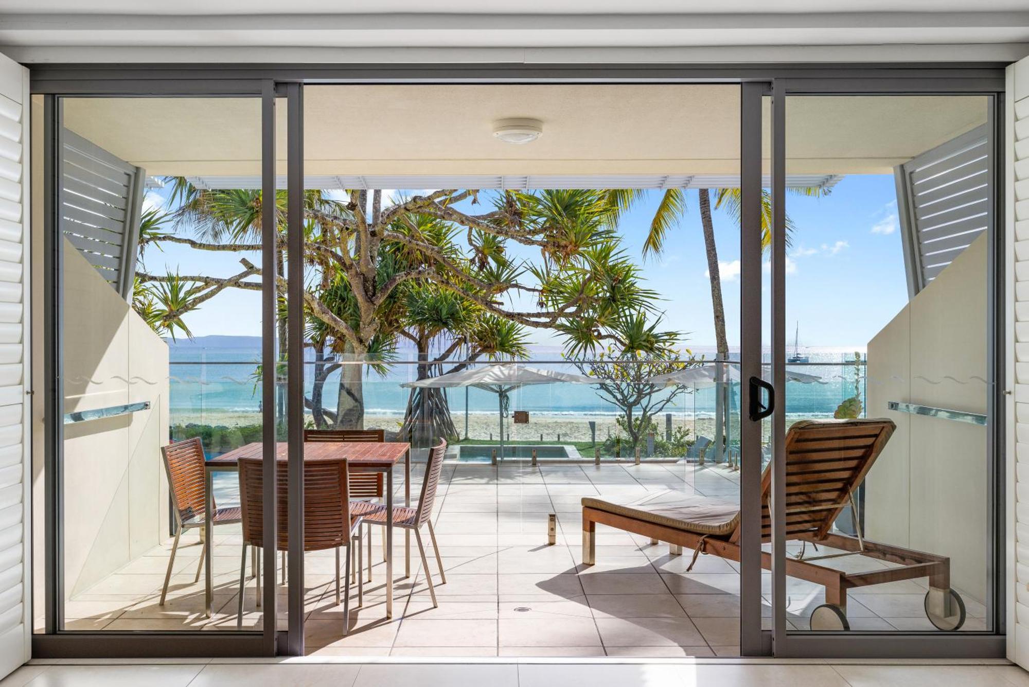 Fairshore 12: Absolute Beachfront, Direct Beach & Pool Access Noosa Heads Esterno foto