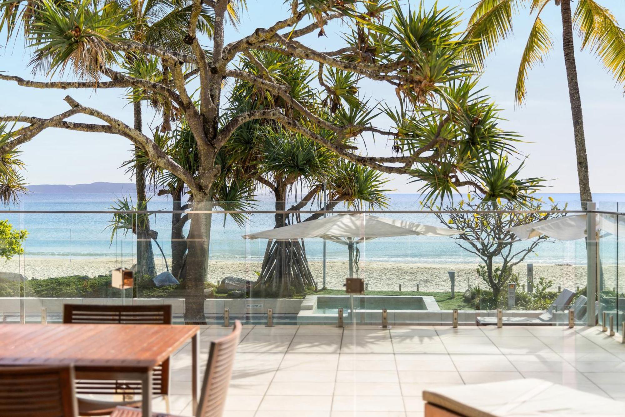 Fairshore 12: Absolute Beachfront, Direct Beach & Pool Access Noosa Heads Esterno foto
